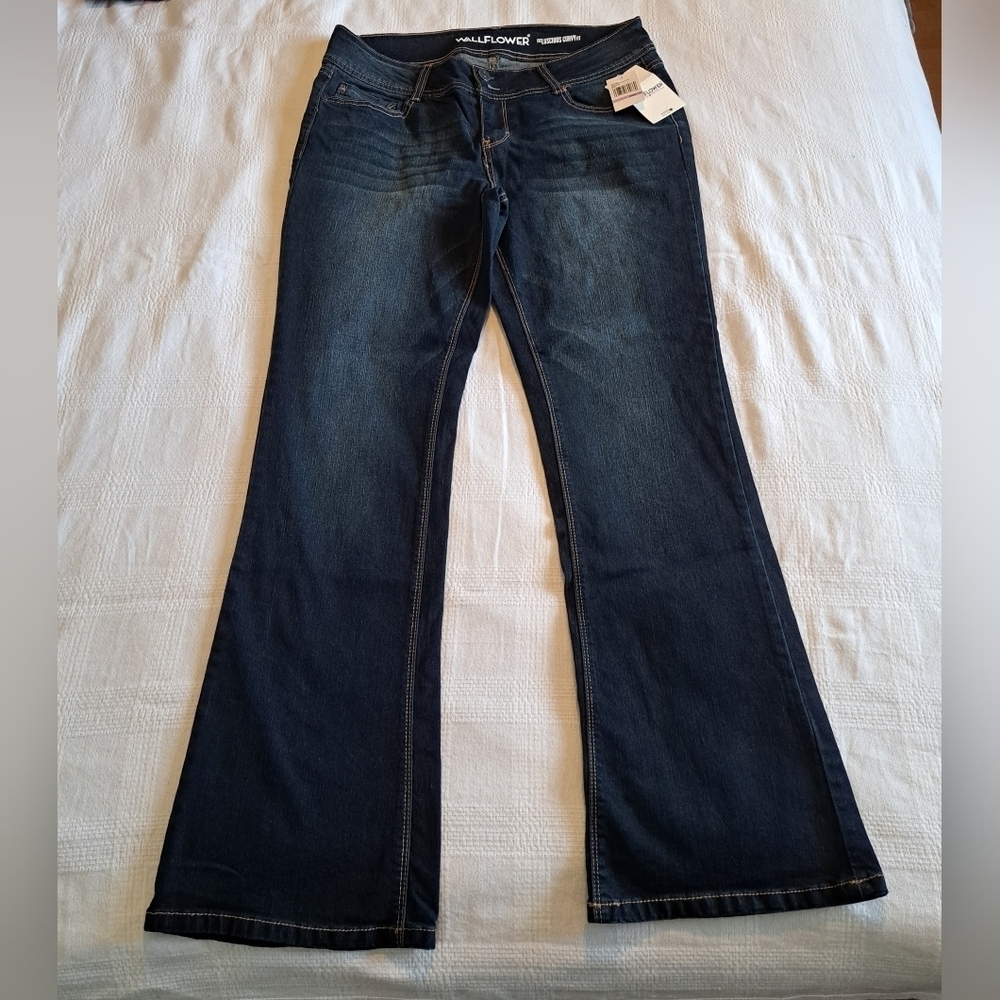 Wallflower women's size 11 The Luscious Curvy Fit, Bootcut, NWT